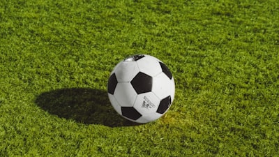 欧洲足球冠军联赛直播画面 - 曼城与皇家马德里激烈对抗