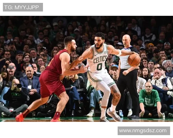 半场：骑士56-32领先黄蜂，米切尔得14分莫布利13+11