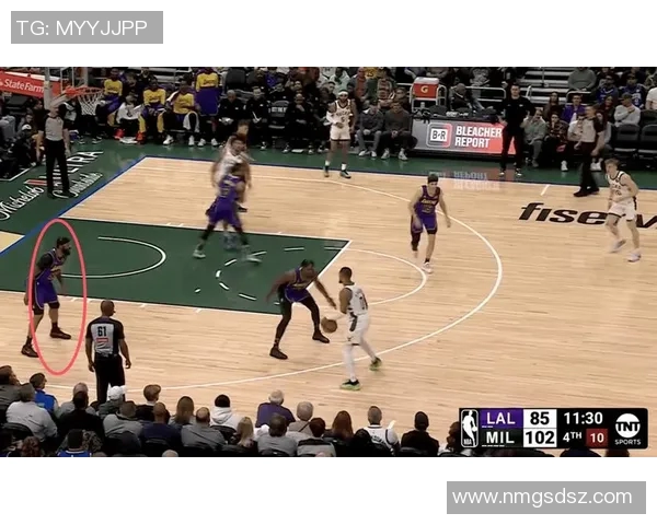 湖人22分惨败！东契奇25+5裁判引不满，布朗32分12罚，老詹20+5创纪录