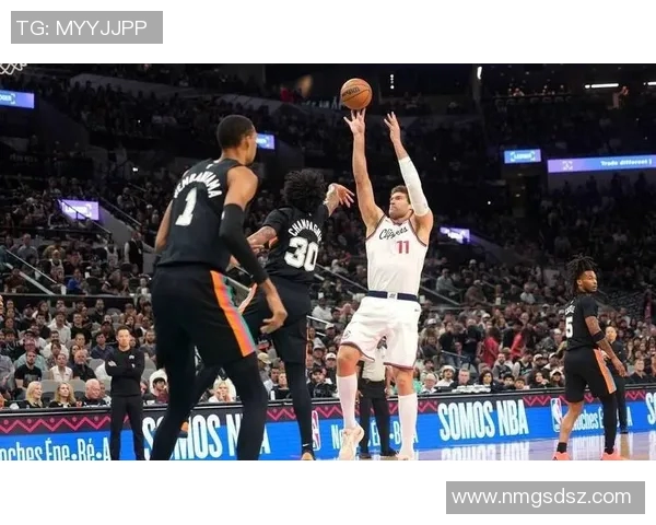 NBA战报：文班亚马27分10板4帽，马刺116-112逆转快船